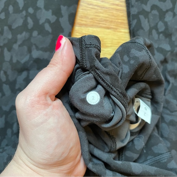 Lululemon align crop in Incognito Camo Multi Grey size 2 - Picture 5 of 6